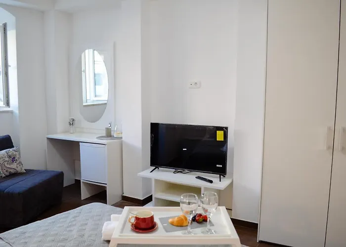 Armanda Rooms Split