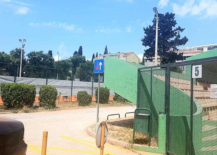 Boutique Old Captain'S Apartments - In A Pine Wood By The Sea And Tennis Courts Split