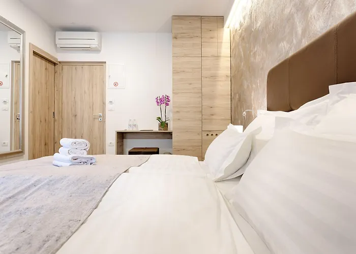Central Pearl By Nono Ban Rooms Split