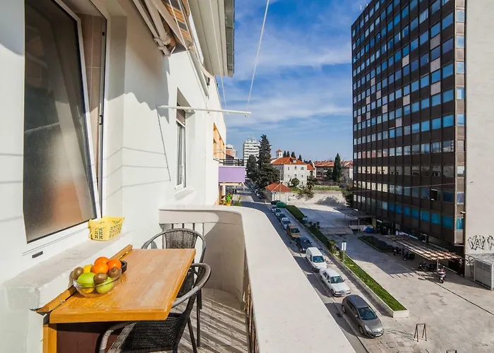 King'S View Apartment Split