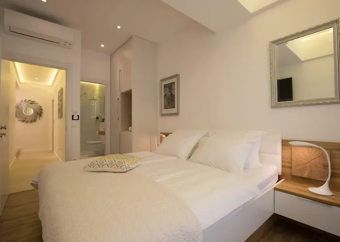 Apartment And Rooms Comfort Zone Split